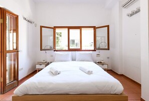 3 bedrooms, iron/ironing board, free WiFi