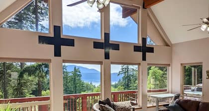 Incredible Views | 3bd Villa / Ping pong, Garden, 1 mile from Beach!