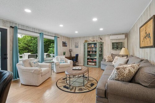 Dockside Getaway Lakefront, Campfire, Cooking Area