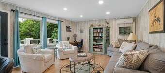 Dockside Getaway Lakefront, Campfire, Cooking Area