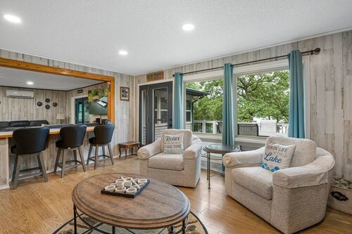 Dockside Getaway Lakefront, Campfire, Cooking Area