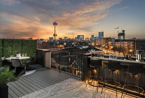 Outdoor dining - 380sq ft Private Downtown Terrace 1mi Broadway (Nashville)