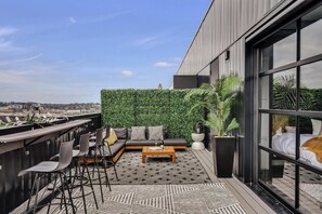 屋外ダイニングエリア