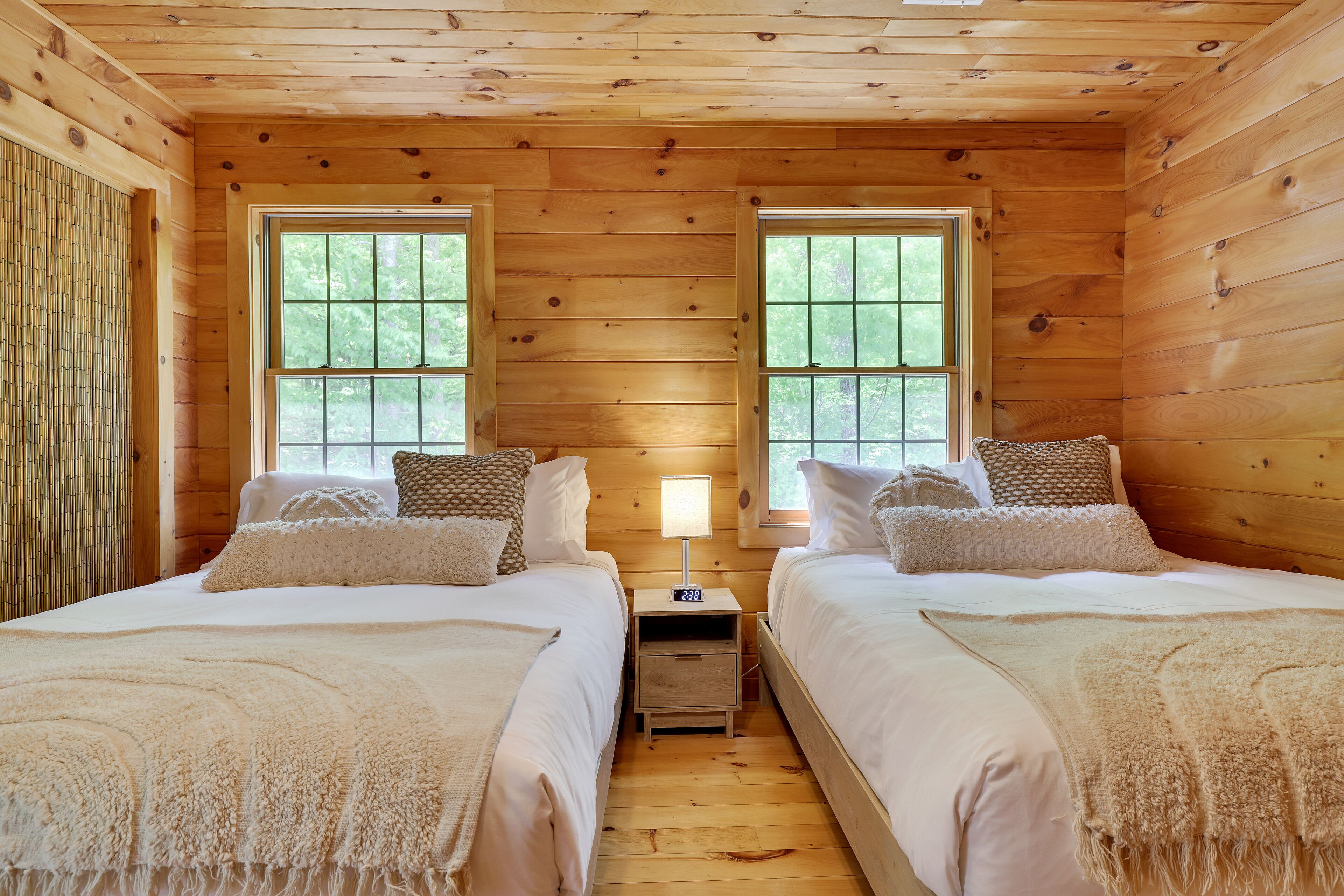 4 bedrooms, desk, iron/ironing board, free WiFi