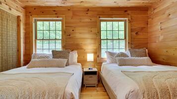 4 bedrooms, desk, iron/ironing board, free WiFi