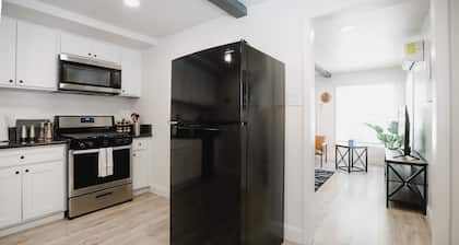 Star Wars Themed 2 BR | Close to DT/MT | Laundry