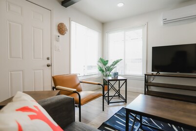 Star Wars Themed 2 BR  Close to DT/MT  Laundry