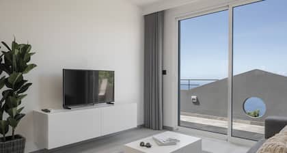 Vacations to the west of the island with sea views - Intelsol Calheta Apartment II