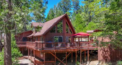 Furnished Deck: High Sierra Cabin in Twain Harte!