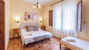 8 habitaciones, cuna de viaje y wifi