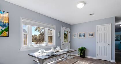 Peaceful Sunshine Cottage walk to waterfront family friendly