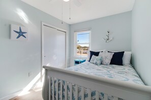 4 makuuhuonetta, työpöytä, silitysrauta/-lauta, ilmainen Wi-Fi