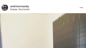 A modern kitchen with black and white tiles, a wooden countertop, and a bottle of wine. - 1-Dieppe getaway at AndriNormandy, 200m from the beach (Dieppe)