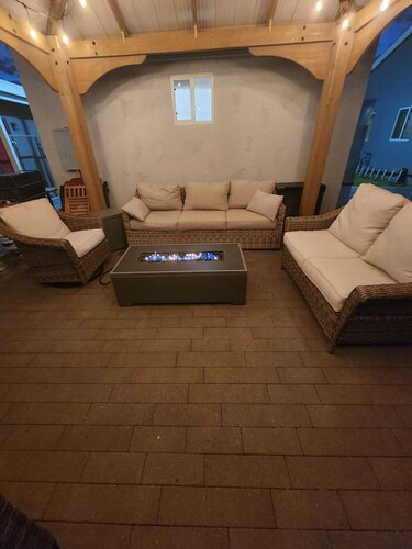 Upstairs studio on 13 st