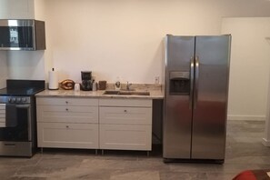 Coffee/tea maker, fridge, microwave, oven