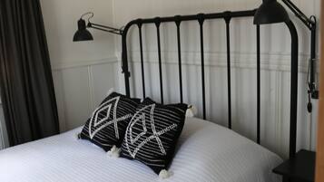 1 slaapkamer, een strijkplank/strijkijzer, gratis wifi, beddengoed