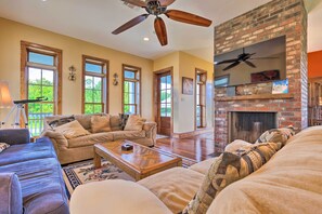 TV, fireplace, DVD player, stereo - Bright Waveland Home - Walk to Beach Access! (Waveland)