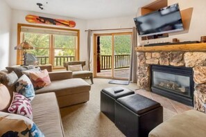 TV, fireplace, DVD player - Spacious Mountain Condo for 8 with Amazing Views (Keystone)