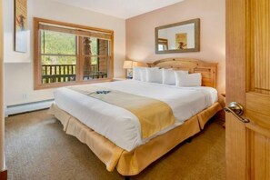 3 bedrooms, iron/ironing board, free WiFi, bed sheets - Spacious Mountain Condo for 8 with Amazing Views (Keystone)