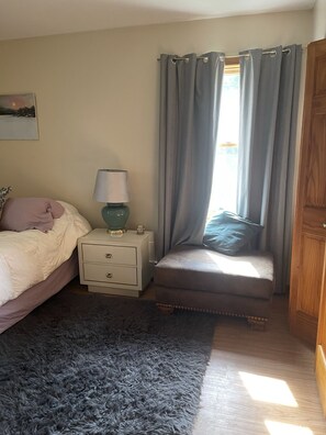 3 bedrooms, desk, iron/ironing board, travel cot
