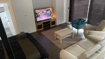 2 bedrooms, desk, travel cot, free WiFi