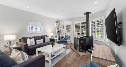 2BR | Snowberry | Wood Burning Fireplace | Modern Finishes | Parking | Ski Hill Shuttle