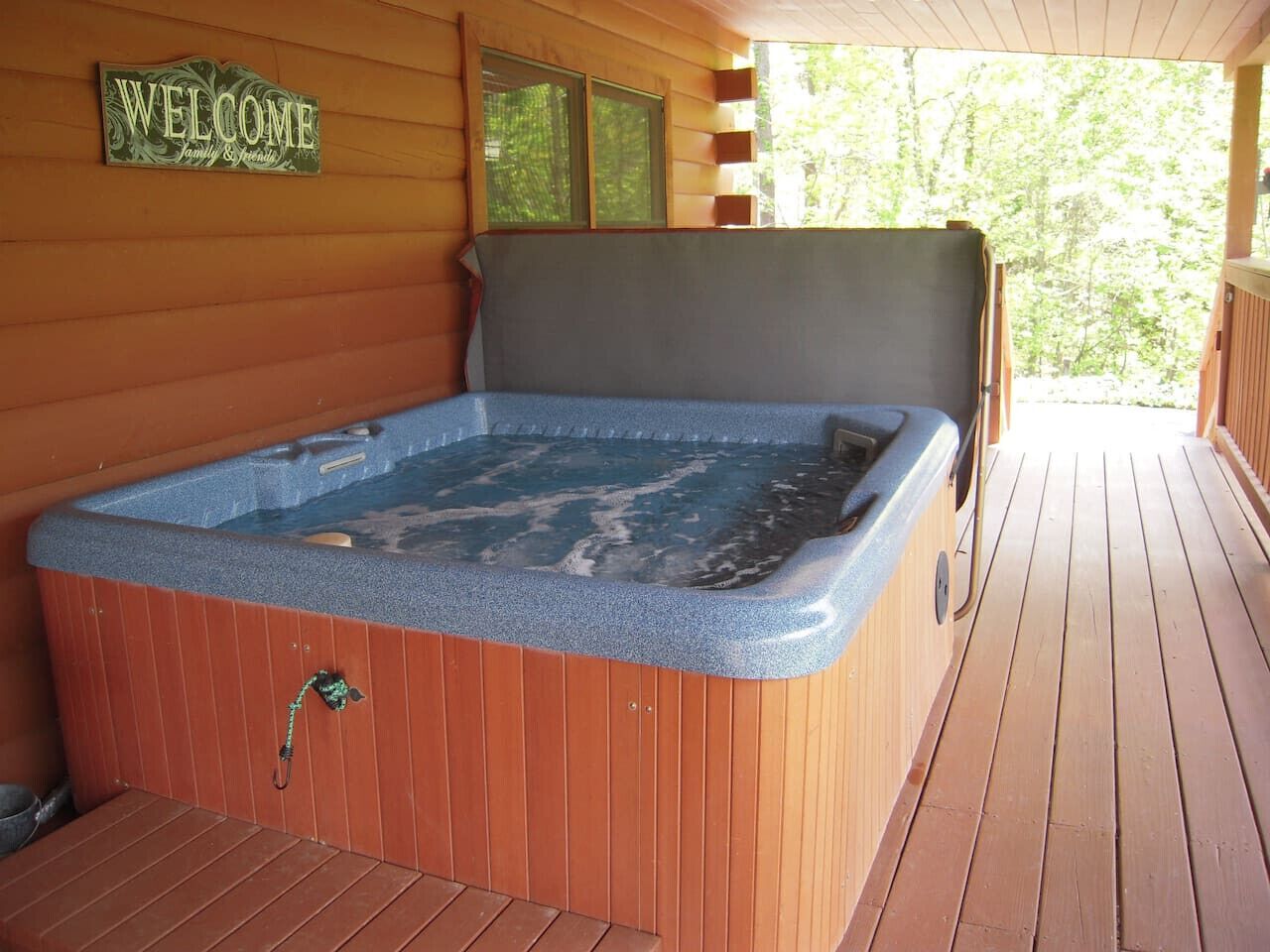 Bañera de hidromasaje al aire libre