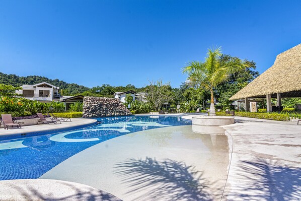 Outdoor pool - Minimalist Beach Oasis ~ Gated Community with Pool & Short Walk To Beach (Jacó)