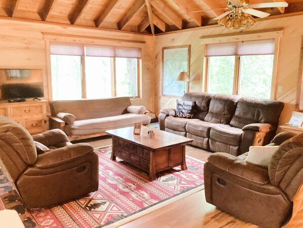 Smart TV, videojuegos, reproductor de DVD y videoteca 