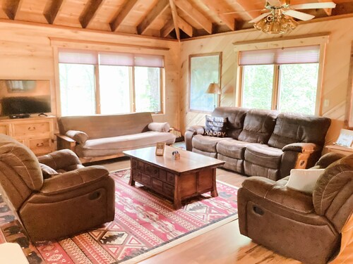 Cozy & Peaceful Little Pine River Retreat