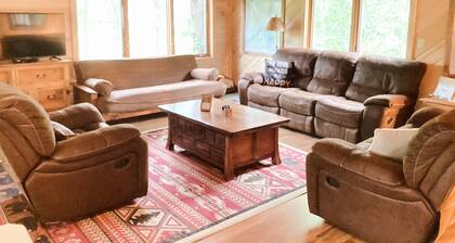 Cozy & Peaceful Little Pine River Retreat