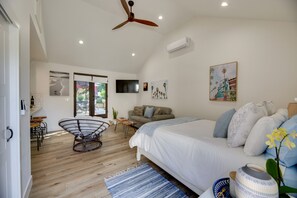 1 chambre, bureau, fer et planche à repasser, accès Internet