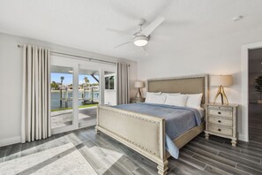 3 室のベッドルーム、デスク、WiFi (無料)、ベッドシーツ