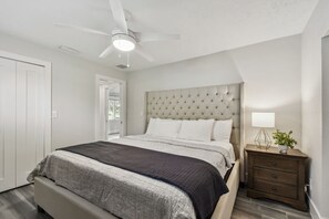 3 soverom, skrivebord, wi-fi (inkludert) og sengetøy