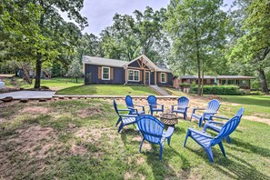 Terrace/patio - Modern Lakefront Retreat in Avinger (Avinger)