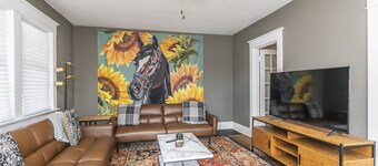 Stylish 2Bed/2Ba home in Chevy Chase, close to Downtown and UK!