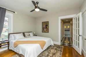 2 bedrooms, desk, iron/ironing board, free WiFi - Stylish 2Bed/2Ba home in Chevy Chase, close to Downtown and UK! (Lexington)