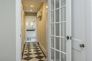 Interior - Stylish 2Bed/2Ba home in Chevy Chase, close to Downtown and UK! (Lexington)