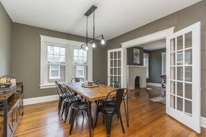 Dining - Stylish 2Bed/2Ba home in Chevy Chase, close to Downtown and UK! (Lexington)