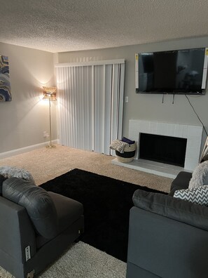 Smart TV - 5 minutes from AT&T stadium and Six flags  (Arlington)