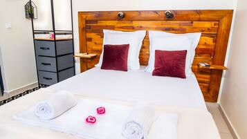 1 habitación, tabla de planchar con plancha y cuna de viaje