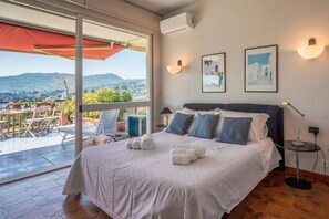 3 habitaciones, tabla de planchar con plancha, cuna de viaje y wifi 