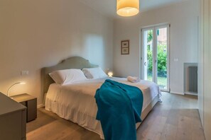 2 chambres, fer et planche à repasser