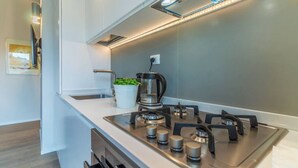 Kjøleskap og oppvaskmaskin