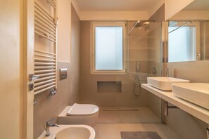 Dusche, Bidet