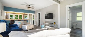 Main Street Retreat! Hot Tub, Golf Cart, Ev Charge