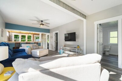 Main Street Retreat! Hot Tub, Golf Cart, Ev Charge
