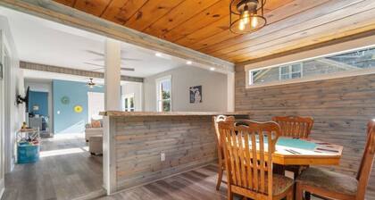 Main Street Retreat! Hot Tub, Golf Cart, Ev Charge