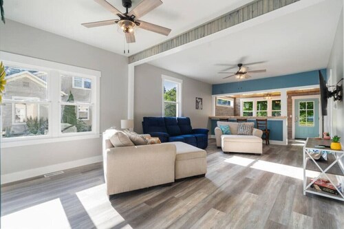 Main Street Retreat! Hot Tub, Golf Cart, Ev Charge