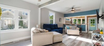 Main Street Retreat! Hot Tub, Golf Cart, Ev Charge